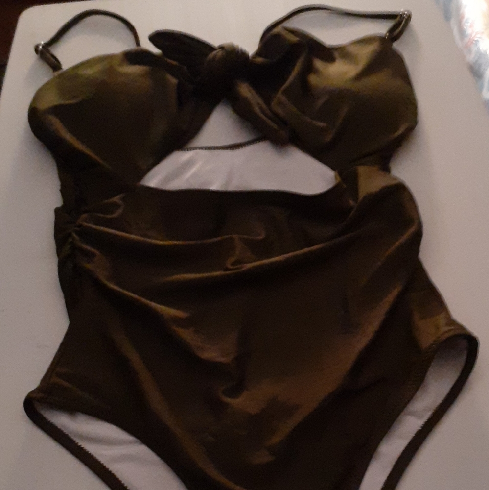 Bathing suit - Picture 2 of 3